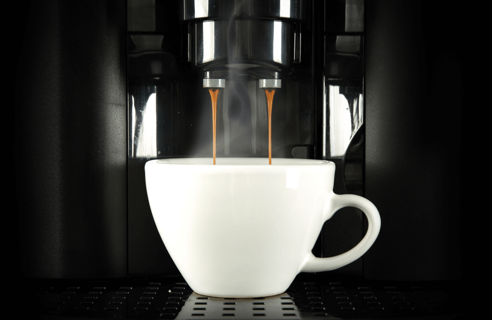 Вкуснее ли кофе из красной чашки?