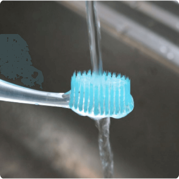 8 способов почистить зубы, если под рукой нет зубной щетки